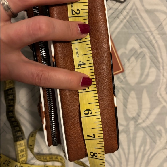 NWT Wrangler Crossbody Cow Print Bag - Picture 4 of 5